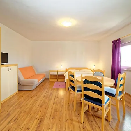 Guest house Studios Bogdan 77 3*