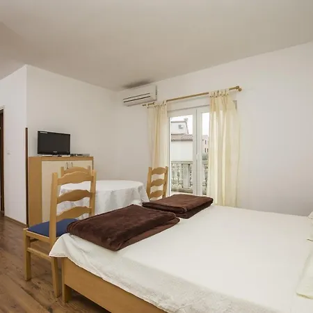 Studios Bogdan 77 Guest house 3*