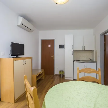 Studios Bogdan 77 Guest house