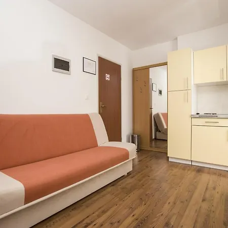 Studios Bogdan 77 3*