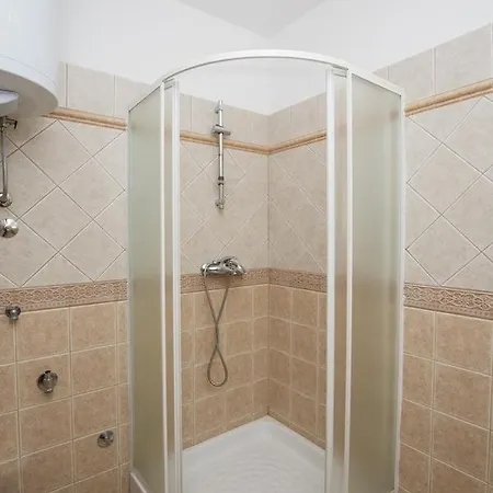 Studios Bogdan 77 Guest house 3*