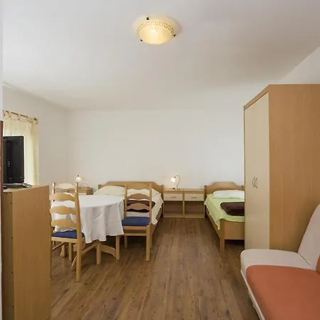 Bogdan 77